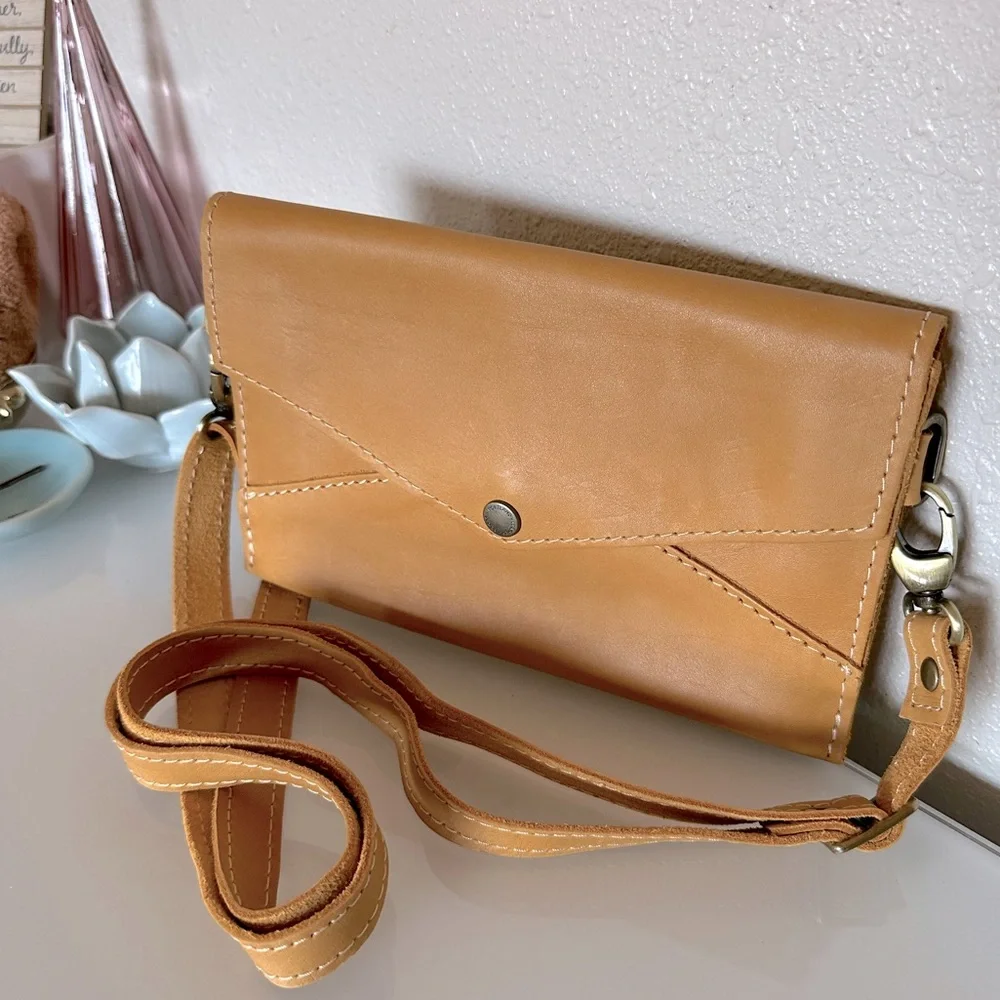 NWOT π» Portland Leather Envelope Crossbody Bag in Gorgeous Sunflower Color. - Picture 1 of 3